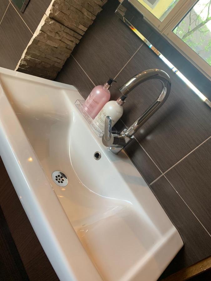 Pokoje Sunshine World Suites 자코파네 외부 사진
